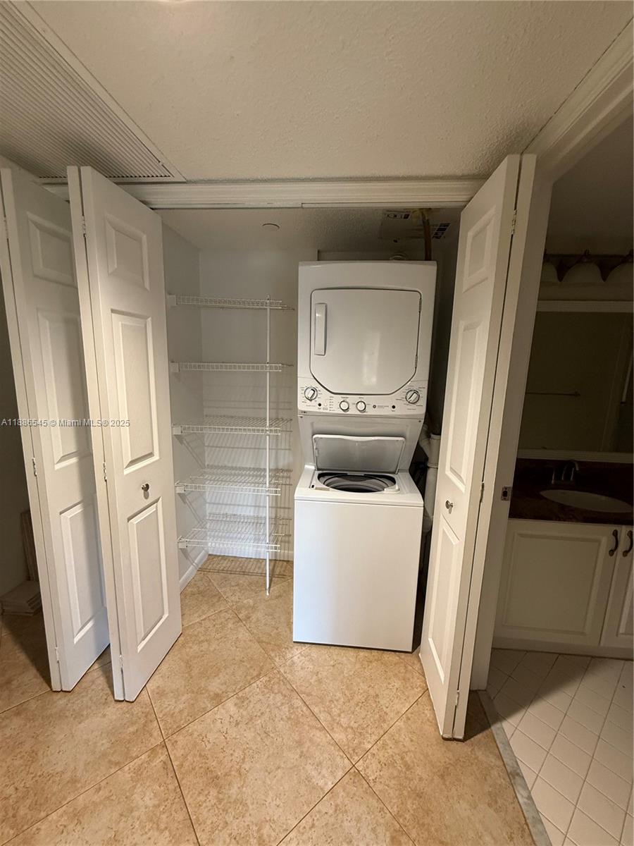SUFFOLK AT CENTURY VILLAG - Residential