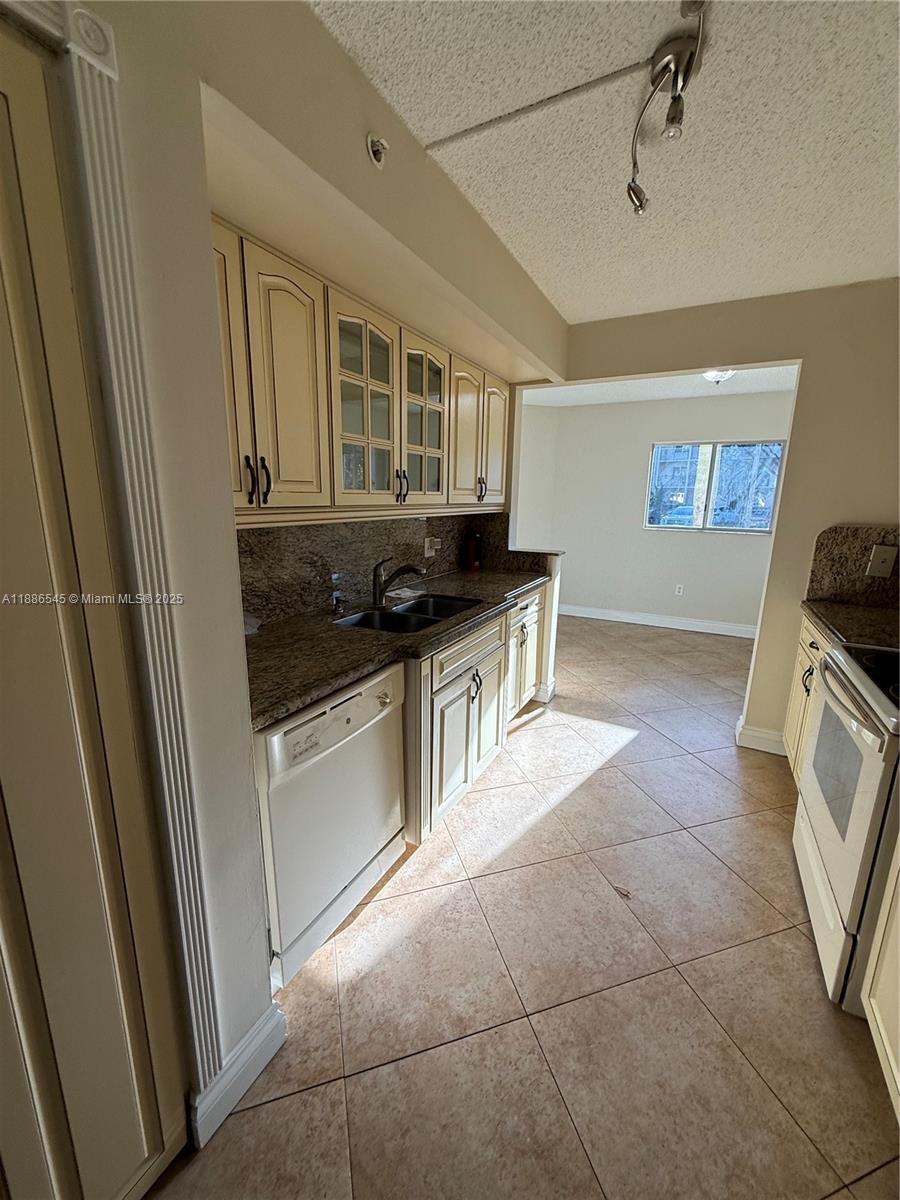 SUFFOLK AT CENTURY VILLAG - Residential