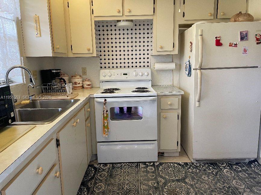 BEVERLY HILLS CONDO NUMBE - Residential