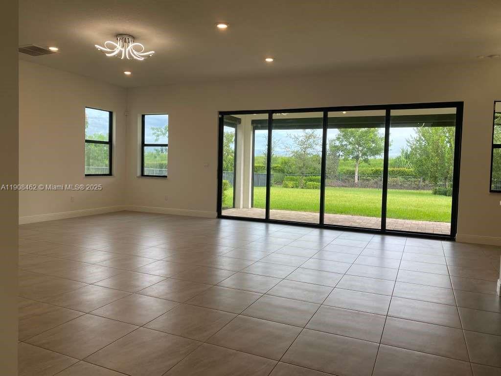 PARKLAND BAY - Residential