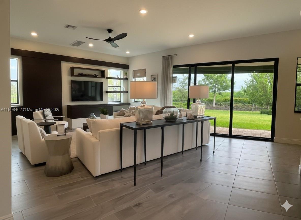 PARKLAND BAY - Residential