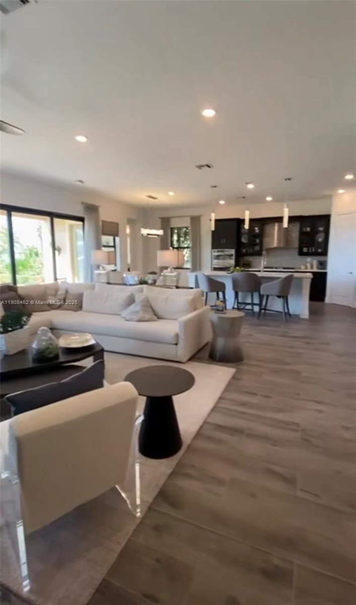 PARKLAND BAY - Residential