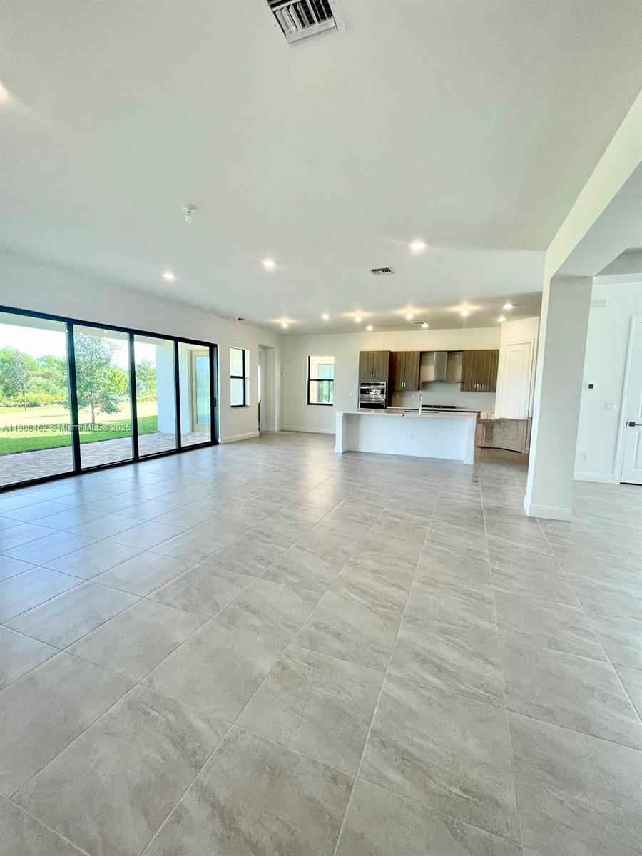 PARKLAND BAY - Residential