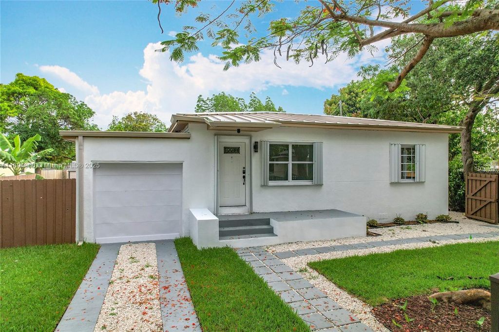 Photo of 1535 NW 124th St, North Miami, FL 33167 (MLS # A11894906)