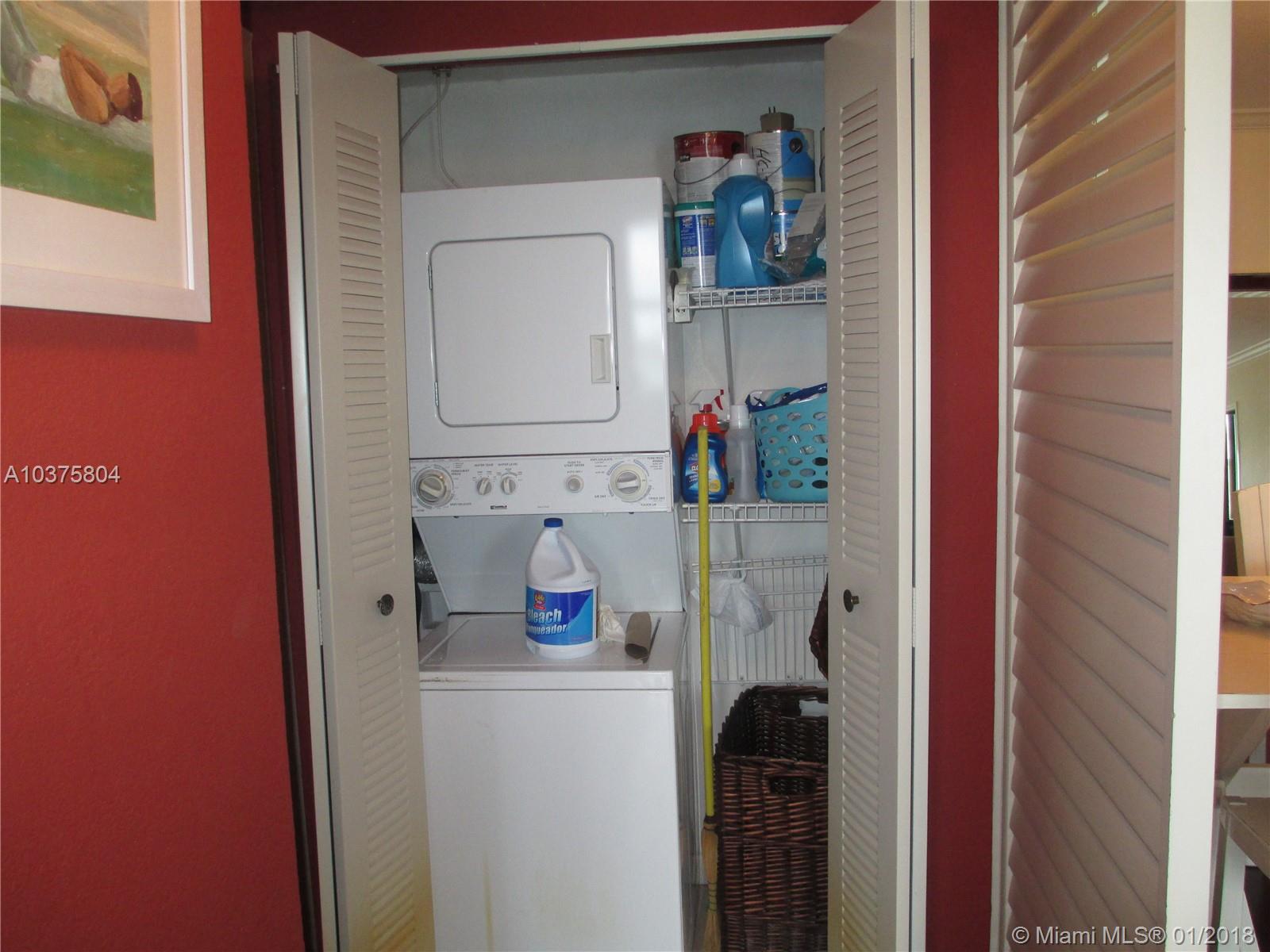 ISLAND POINTE CONDO - Residential