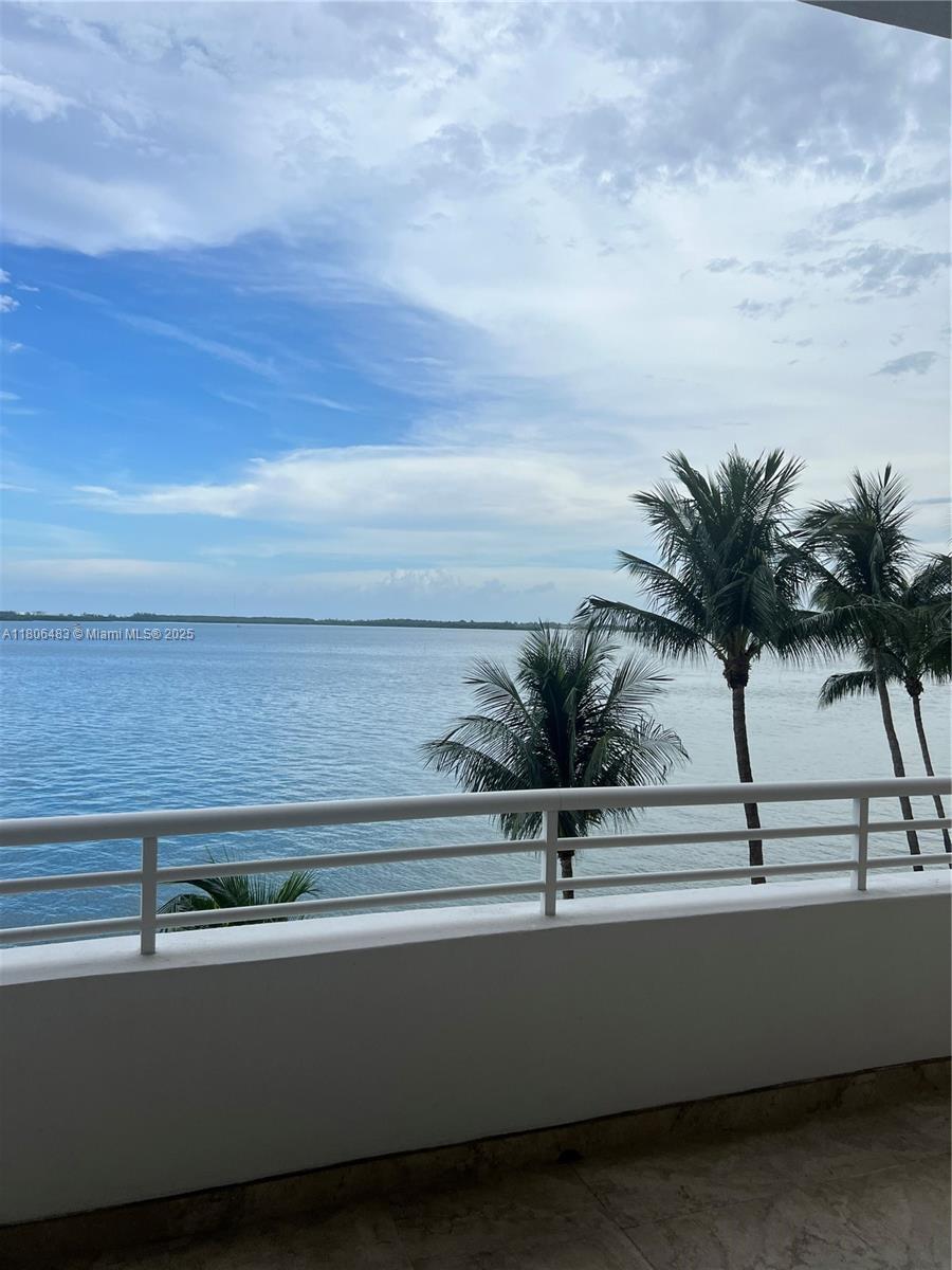 808 Brickell Key Dr 404