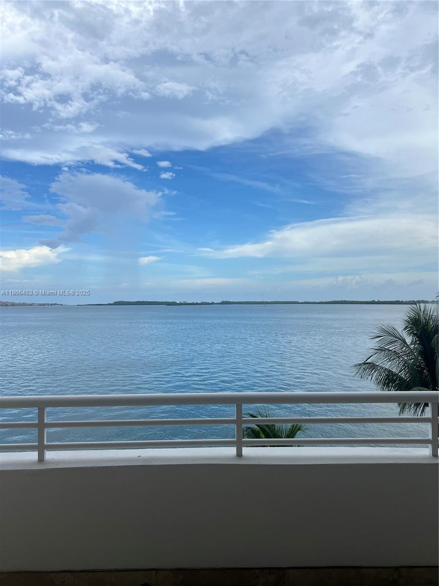 808 Brickell Key Dr 404