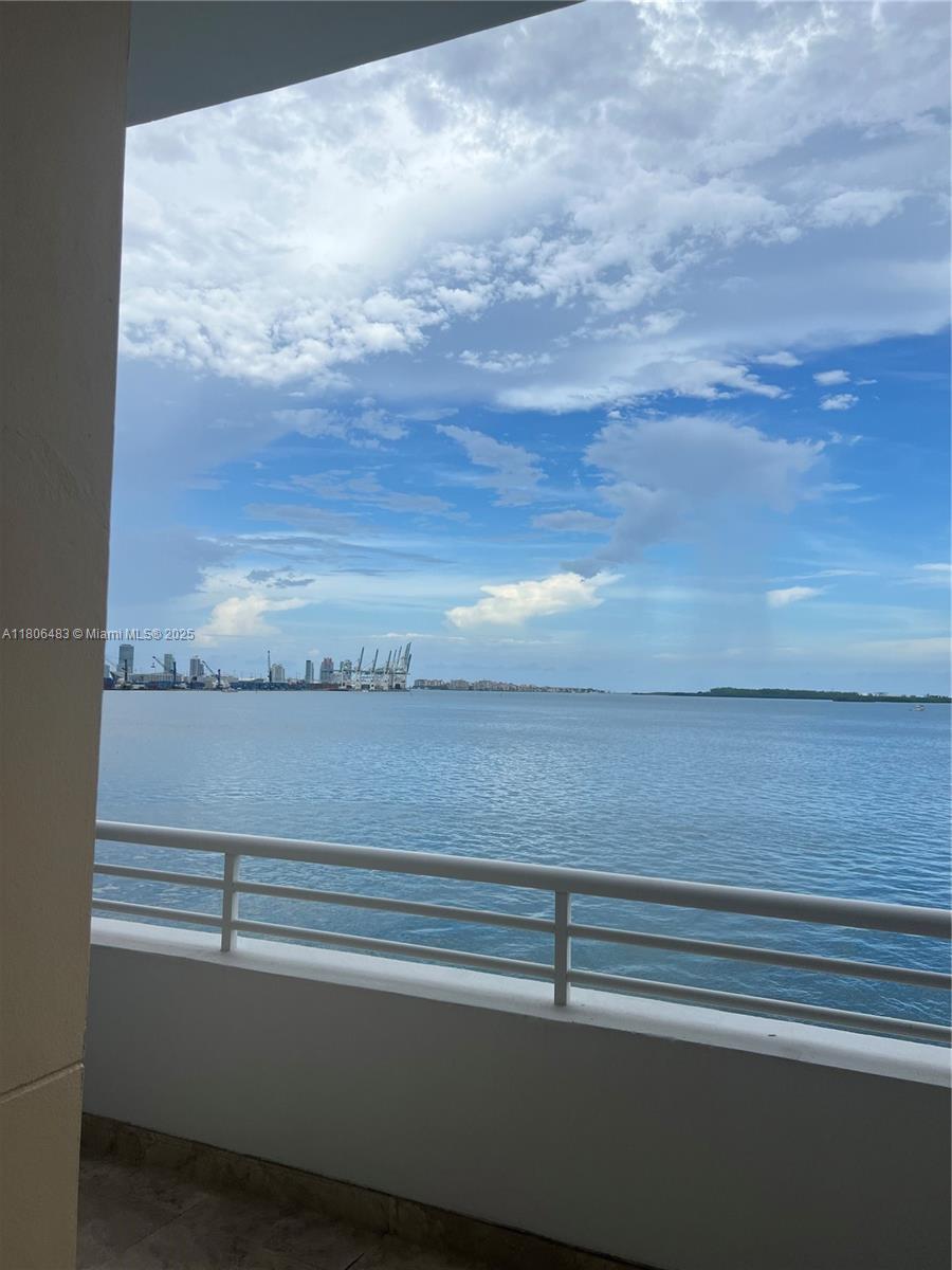 808 Brickell Key Dr 404