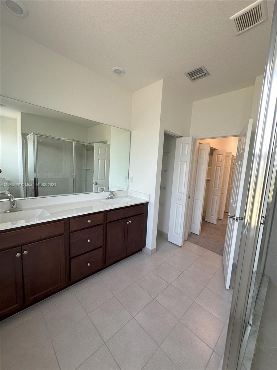 RESERVE AT EDGEWOOD - Residential Lease