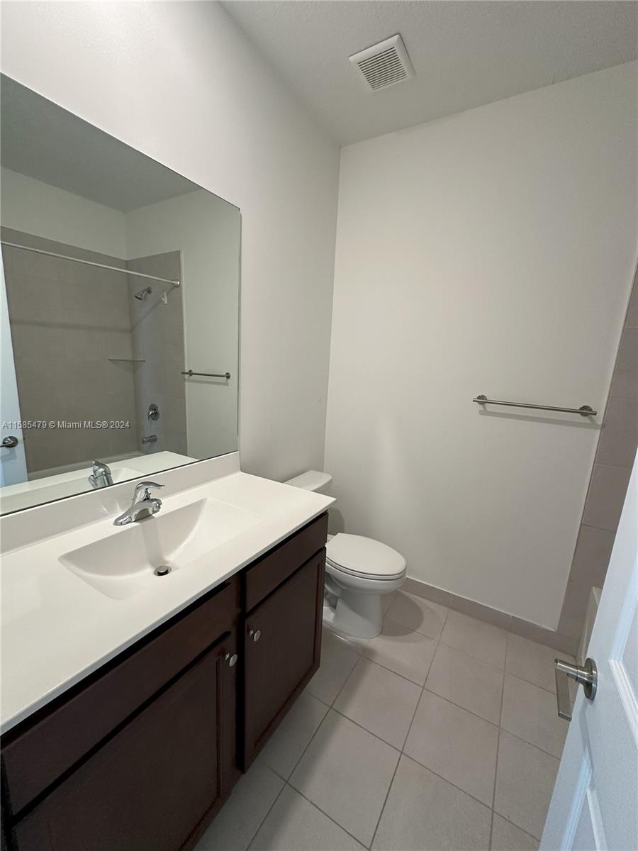 RESERVE AT EDGEWOOD - Residential Lease