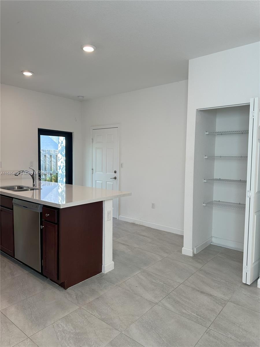 RESERVE AT EDGEWOOD - Residential Lease