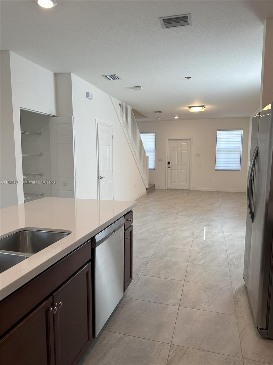 RESERVE AT EDGEWOOD - Residential Lease