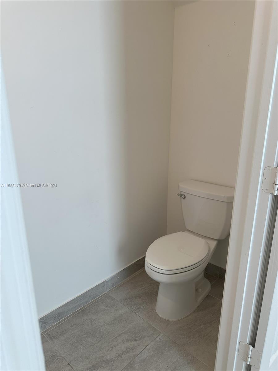 RESERVE AT EDGEWOOD - Residential Lease