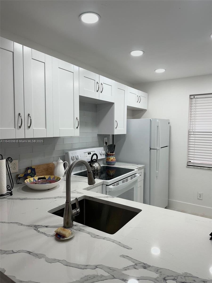 Property for Sale at 10434 Sunrise Lakes Blvd 109, Sunrise, Miami-Dade County, Florida - Bedrooms: 2 
Bathrooms: 2  - $139,999