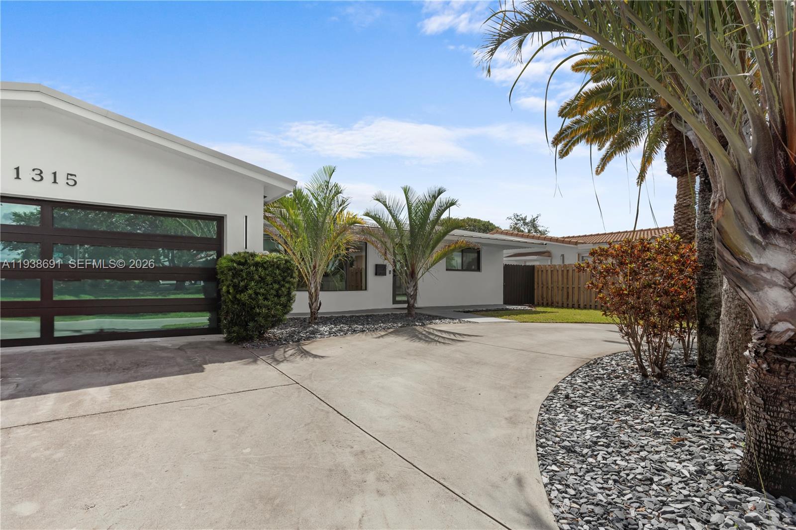 HOLLYWOOD HILLS 1965 - Residential