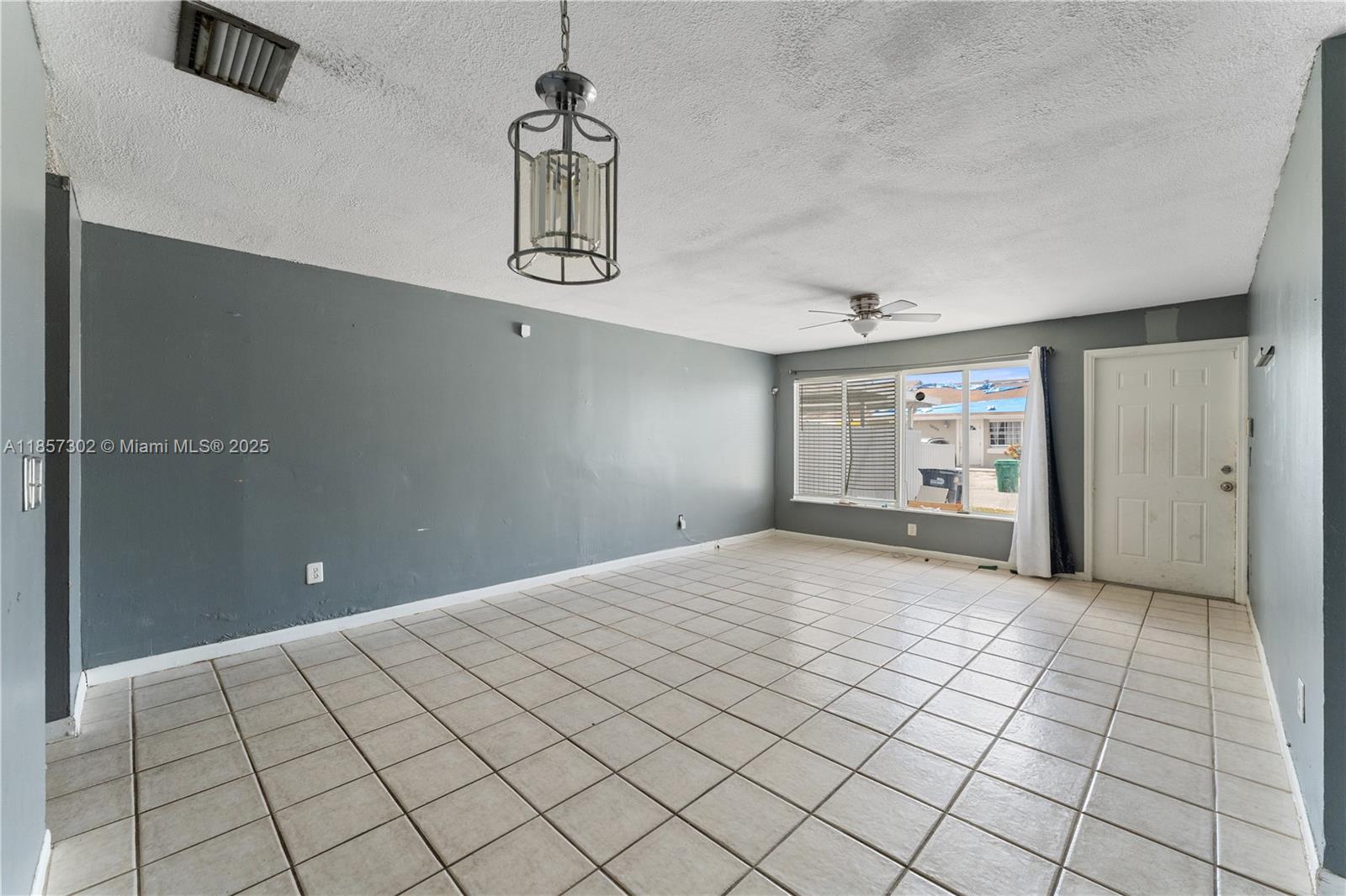 18602 NW 46th Ave, Miami Gardens, FL, 33055/$359,999 2 18602 NW 46th Ave