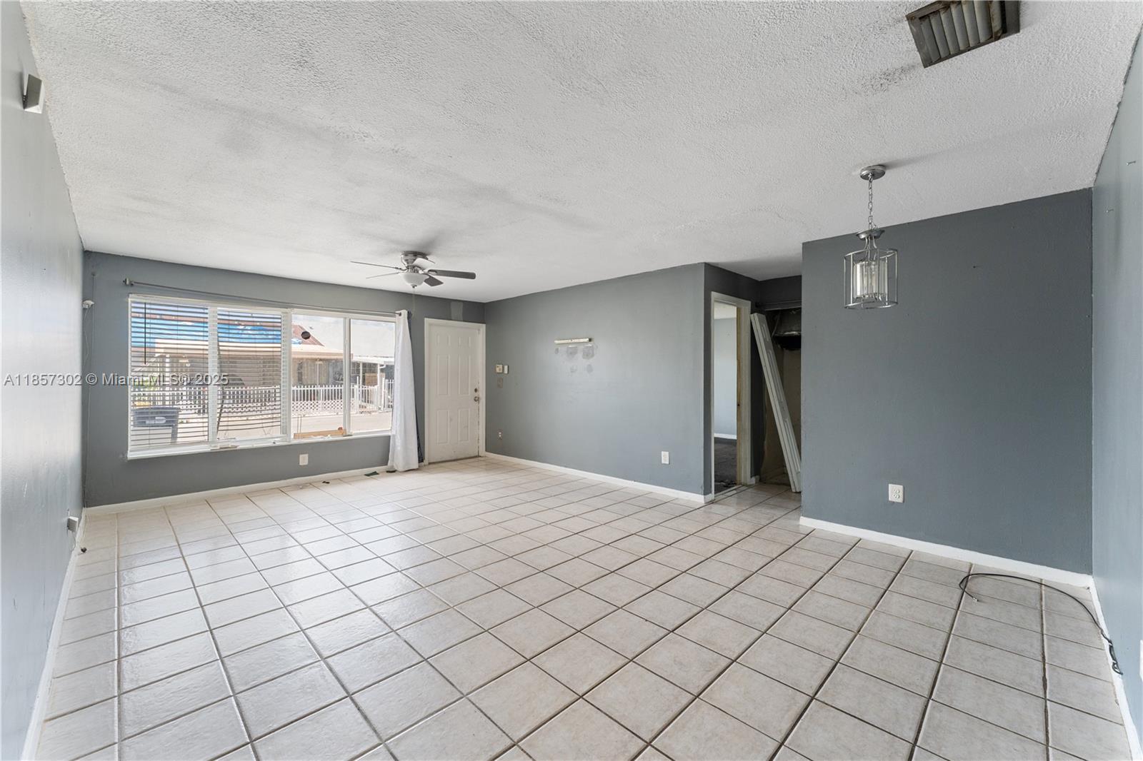 18602 NW 46th Ave, Miami Gardens, FL, 33055/$359,999 3 18602 NW 46th Ave
