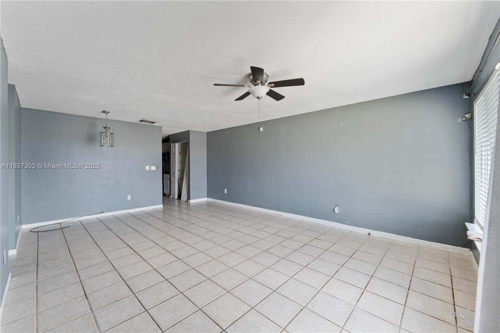 18602 NW 46th Ave, Miami Gardens, FL, 33055/$359,999 1 18602 NW 46th Ave