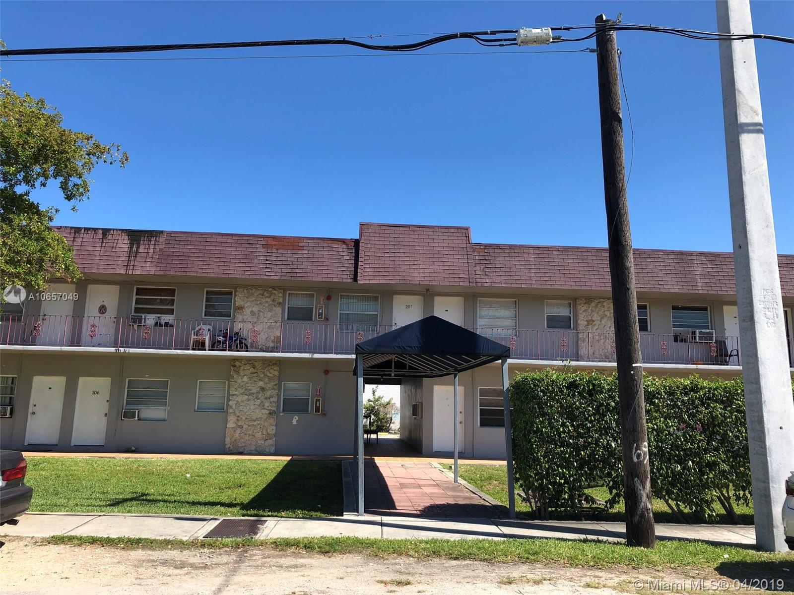 LOCATION LOCATION LOCATION!!! GREAT INVESTMENT PROPERTY IN THE HEART OF MIAMI! Stainless Steel appliances, central a/c, granite countertops, walk-in closet, assigned parking space. CLOSE TO SUPERMARKETS, GAS STATIONS, BANKS, POST OFFICE, SCHOOLS, KENDALL REGIONAL HOSPITAL, TURNPIKE & PALMETTO. UNIT IS ON 1ST FLOOR AND VERY WELL L IT UP. Can rent immediately. Cash Only.