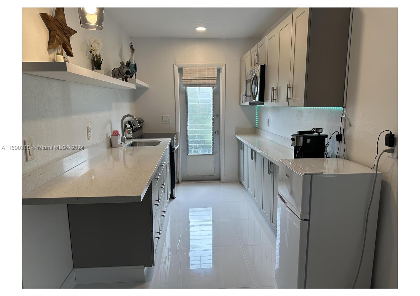 2514 Hayes St 6, Hollywood, Broward County, Florida - 1 Bedrooms  
1 Bathrooms - 