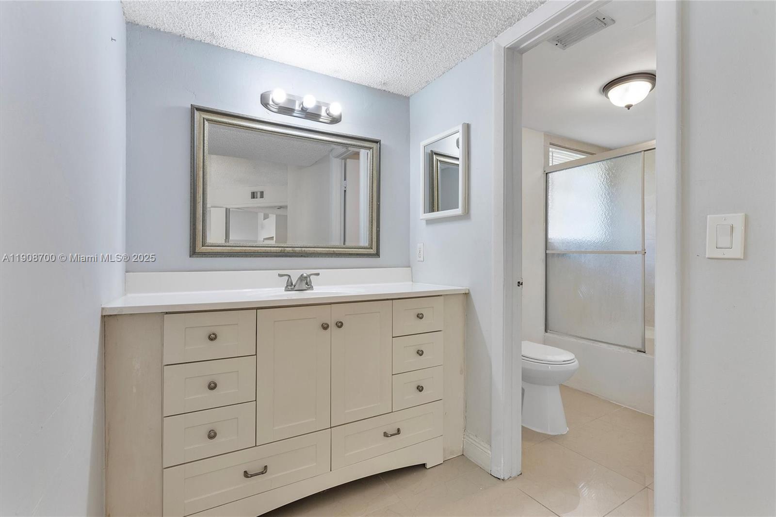 ELAN AT CALUSA CONDO XVI - Residential Lease