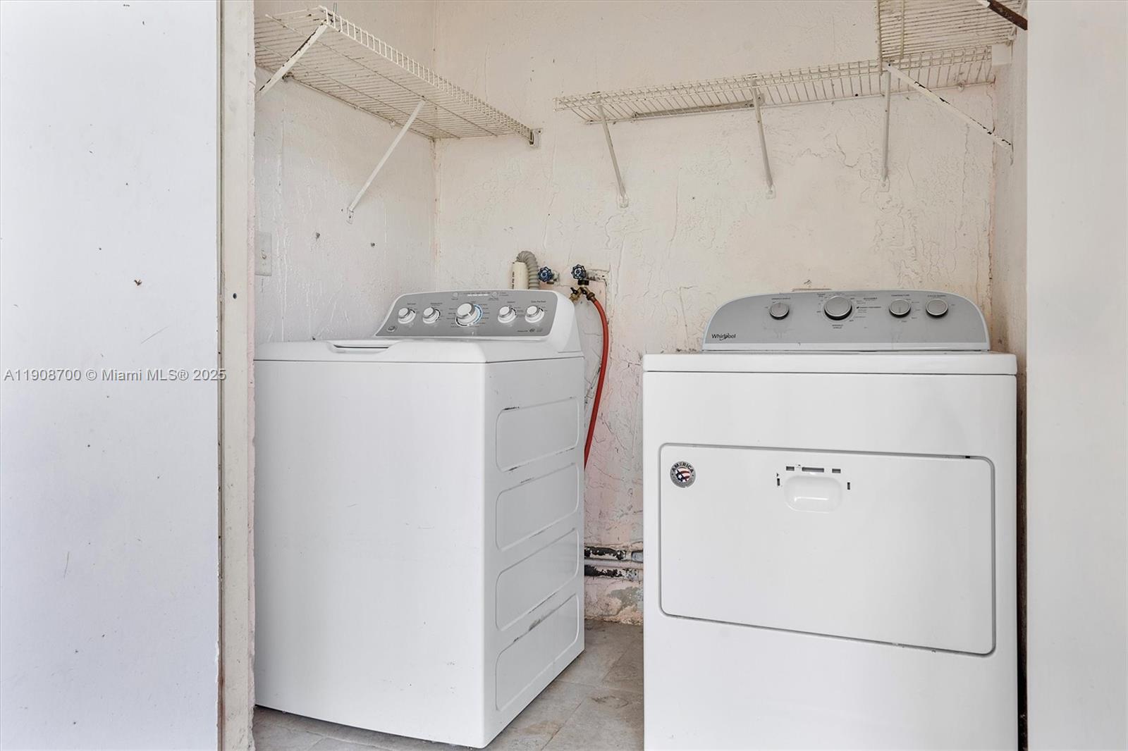 ELAN AT CALUSA CONDO XVI - Residential Lease