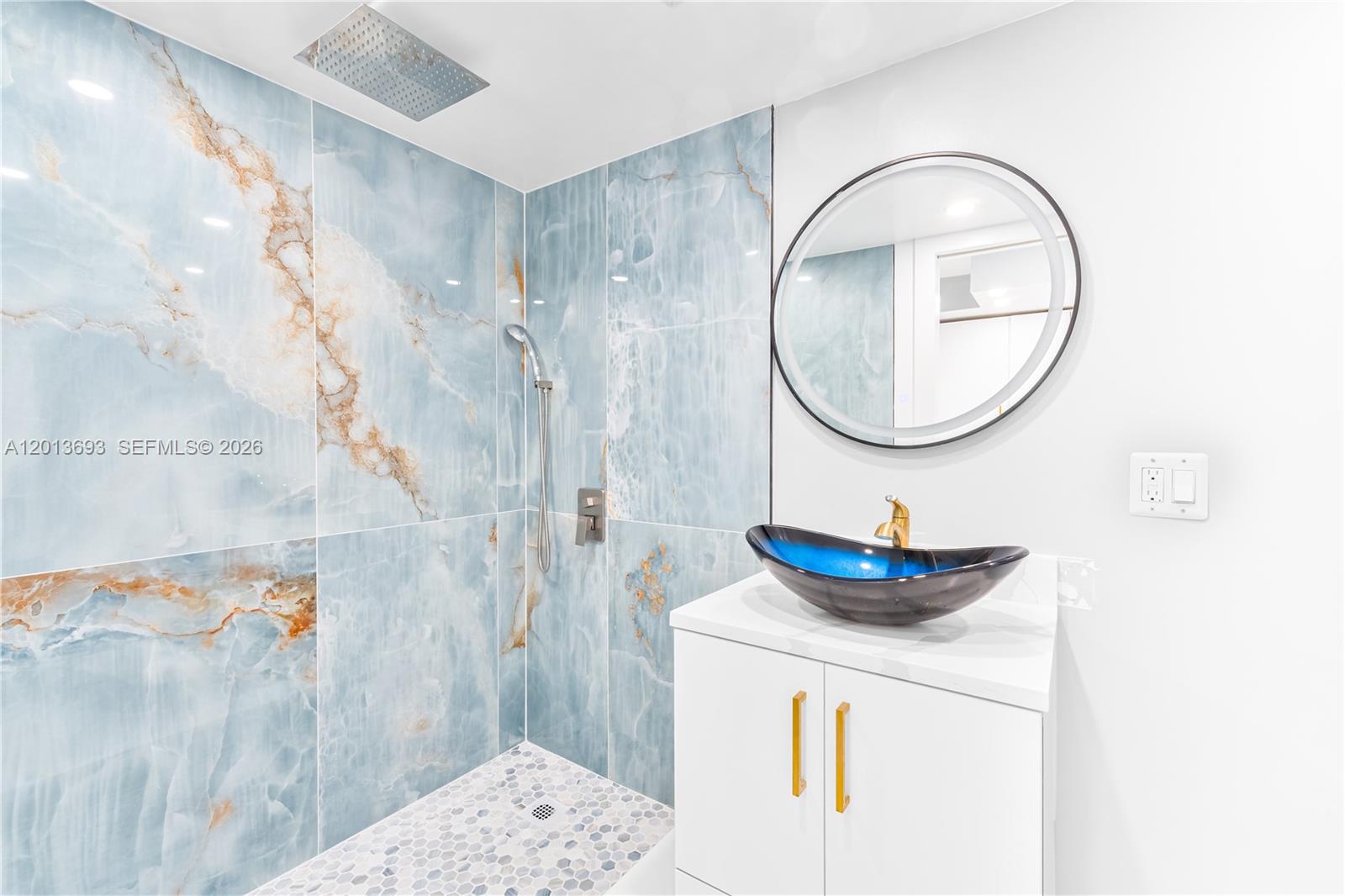 ADMIRALS PORT CONDO-EAST - Residential