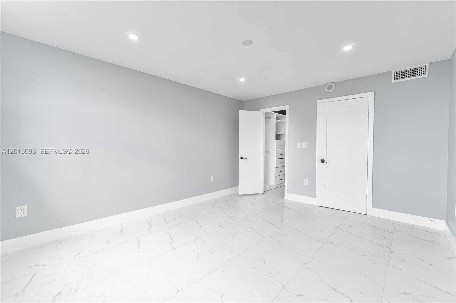 ADMIRALS PORT CONDO-EAST - Residential
