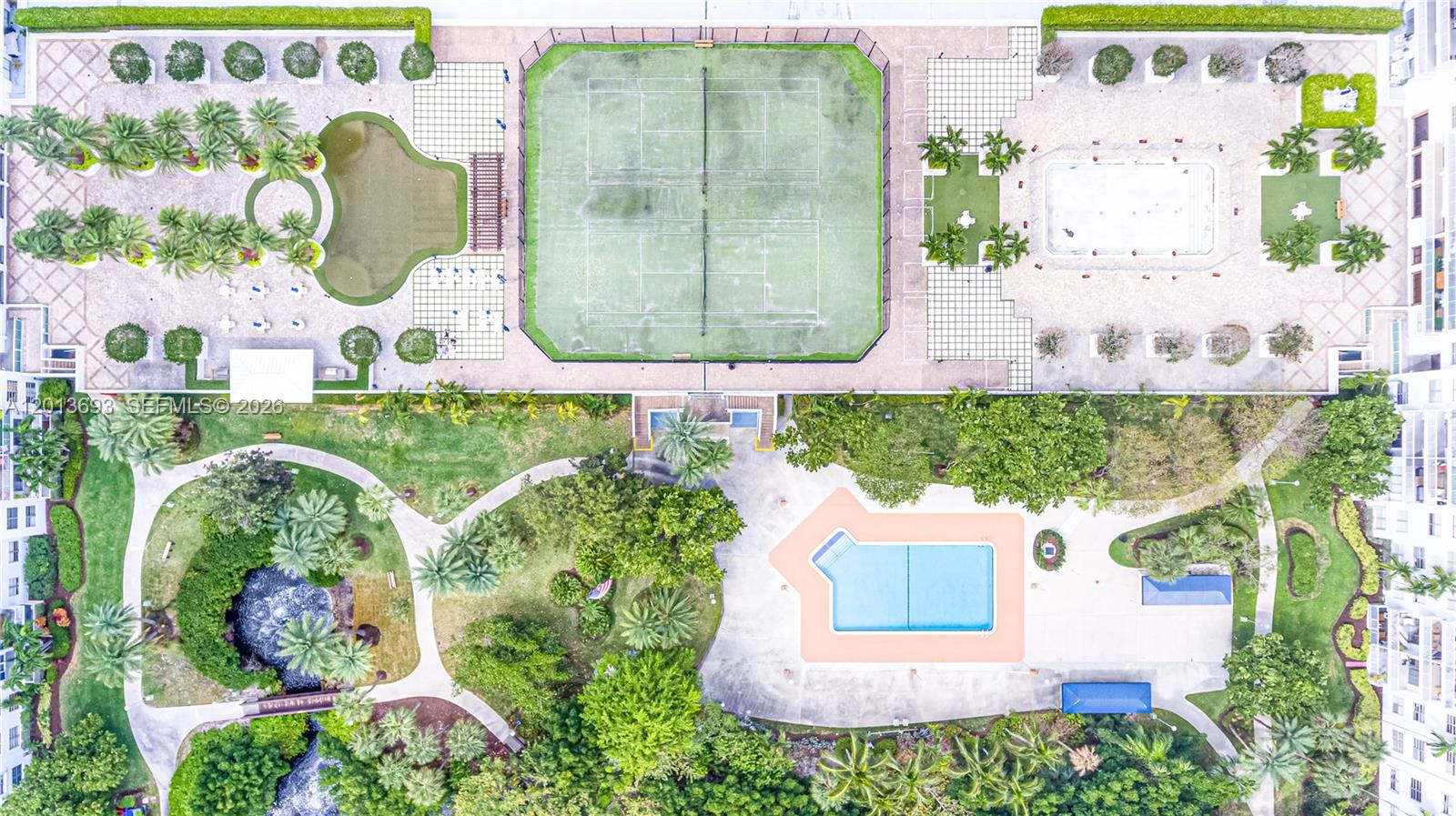 ADMIRALS PORT CONDO-EAST - Residential