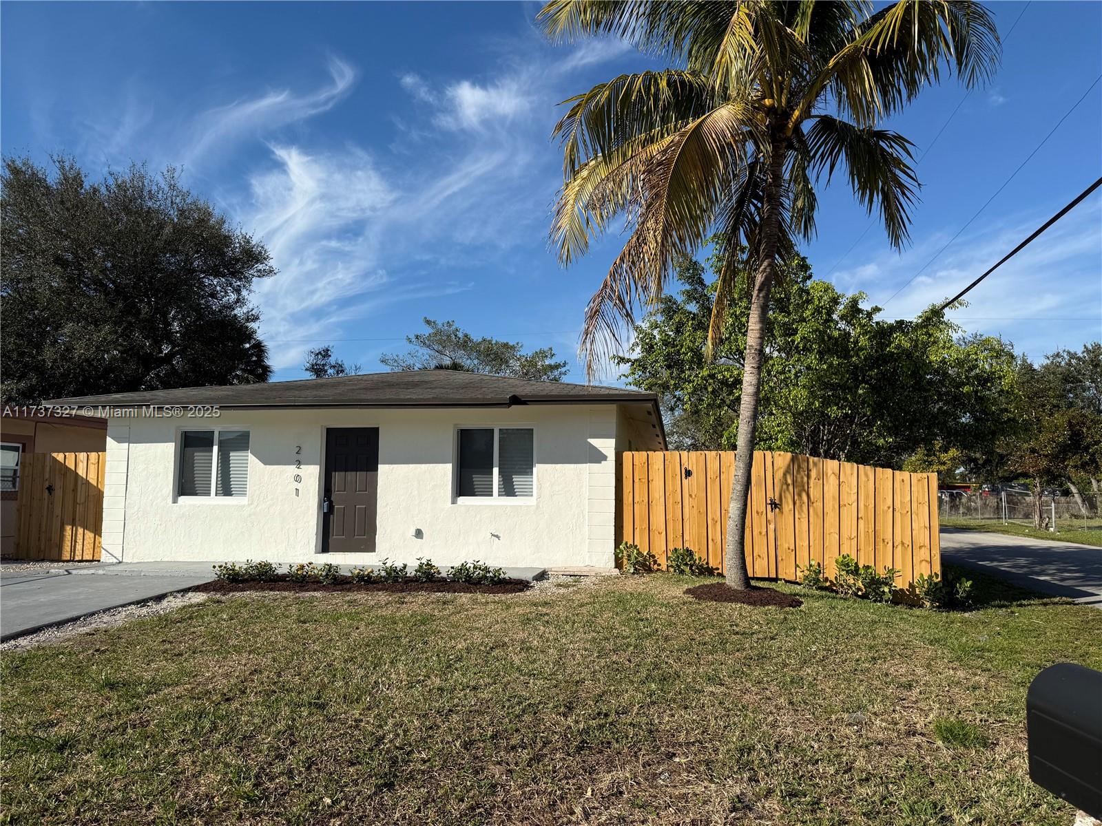 2201 NW 6th Ct