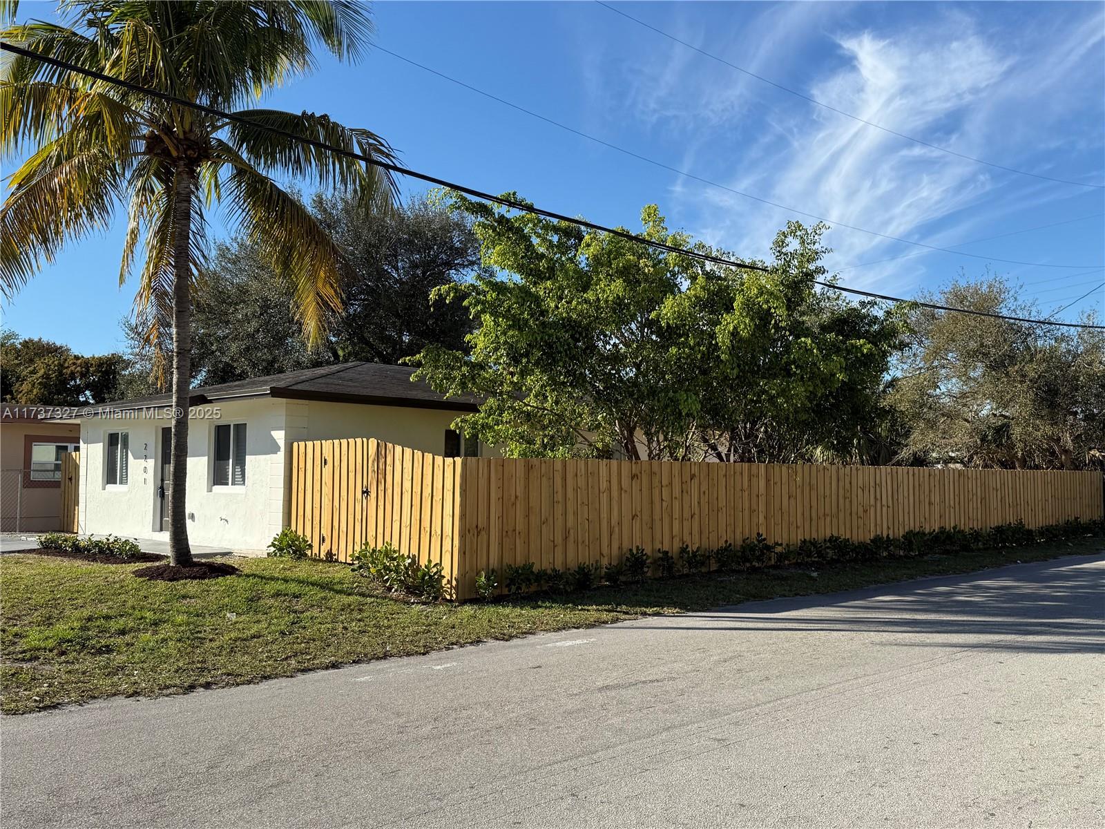 2201 NW 6th Ct
