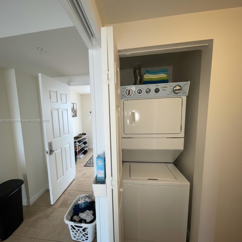 PUERTA DE PALMAS CONDO - Residential Lease