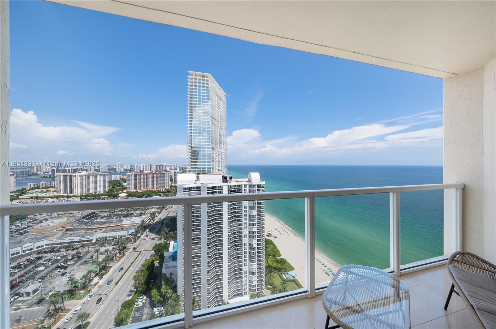 LA PERLA CONDO - Residential Lease