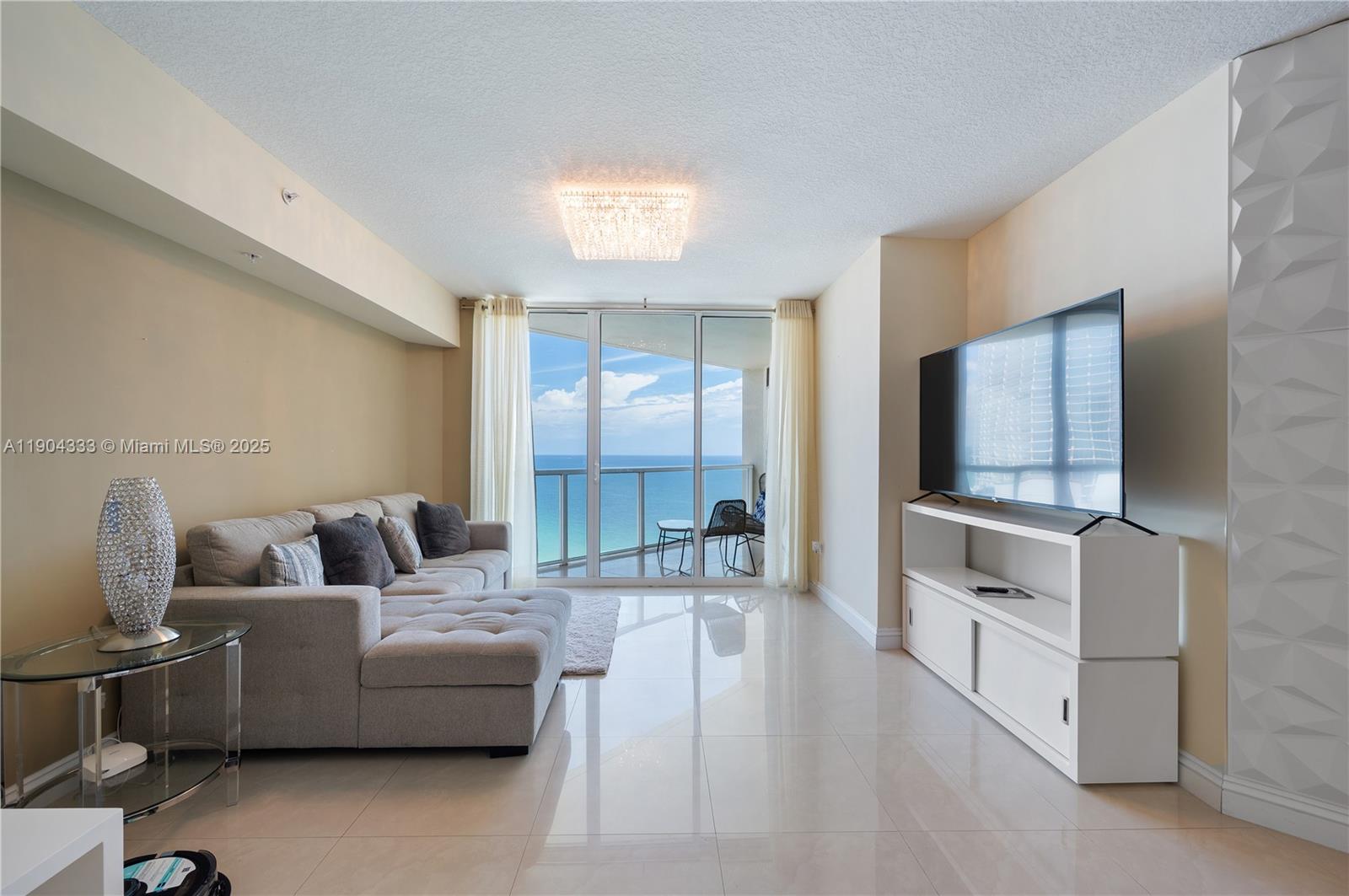 LA PERLA CONDO - Residential Lease