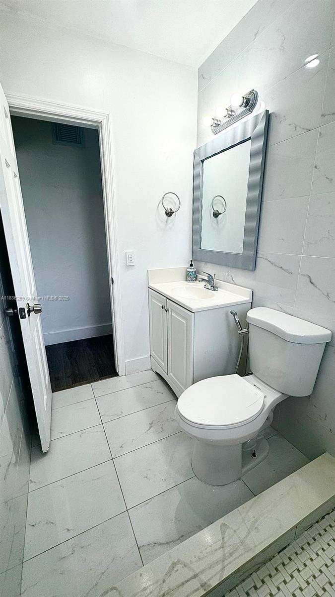 2165 Bay Dr 18