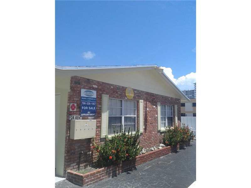 SHOWINGS ONLY ON SUNDAYS. HALF A BLOCK FROM THE SEA.QUIET AREA,SHOPS, RESTAURANTS AND OTHER ENTERTAINMENT.ENTER WITH ONLY TWO MONTHS.LAUNDRY IN COMMON AREA WITH COINS.