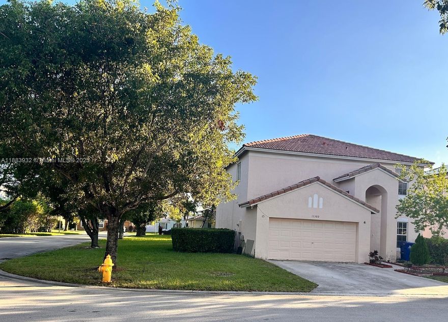 Impressive 2-story home for rent with 4 bedrooms plus a Den and 2.5 bathrooms, located in a gated community that offers tranquility and security. Features include a recently renovated kitchen and bathrooms, and modern laminate flooring throughout. Spacious corner lot with a large backyard and side access, perfect for entertaining. Community amenities include a clubhouse, pool, tennis and basketball courts, plus nature and exercise areas. Parking for 3–4 vehicles. Home will be delivered in perfect condition. Entrance through Red Road only. Fast approval. Please do not disturb tenants make a request on showing Time, wait for confirmation, Available November 1. Thank you, and good luck.