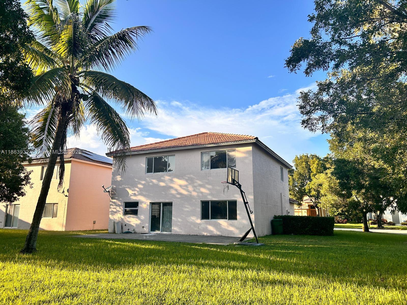 VILLAGES OF RENAISSANCE - Residential Lease