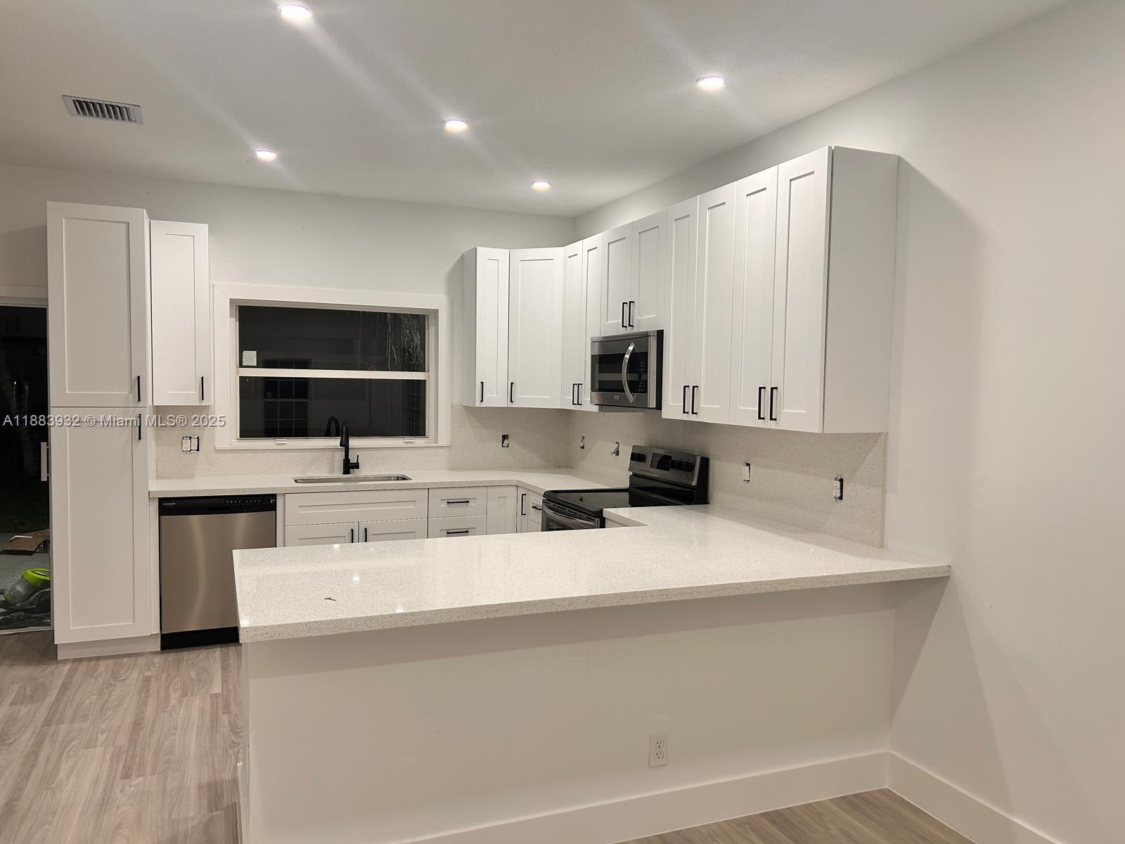 VILLAGES OF RENAISSANCE - Residential Lease