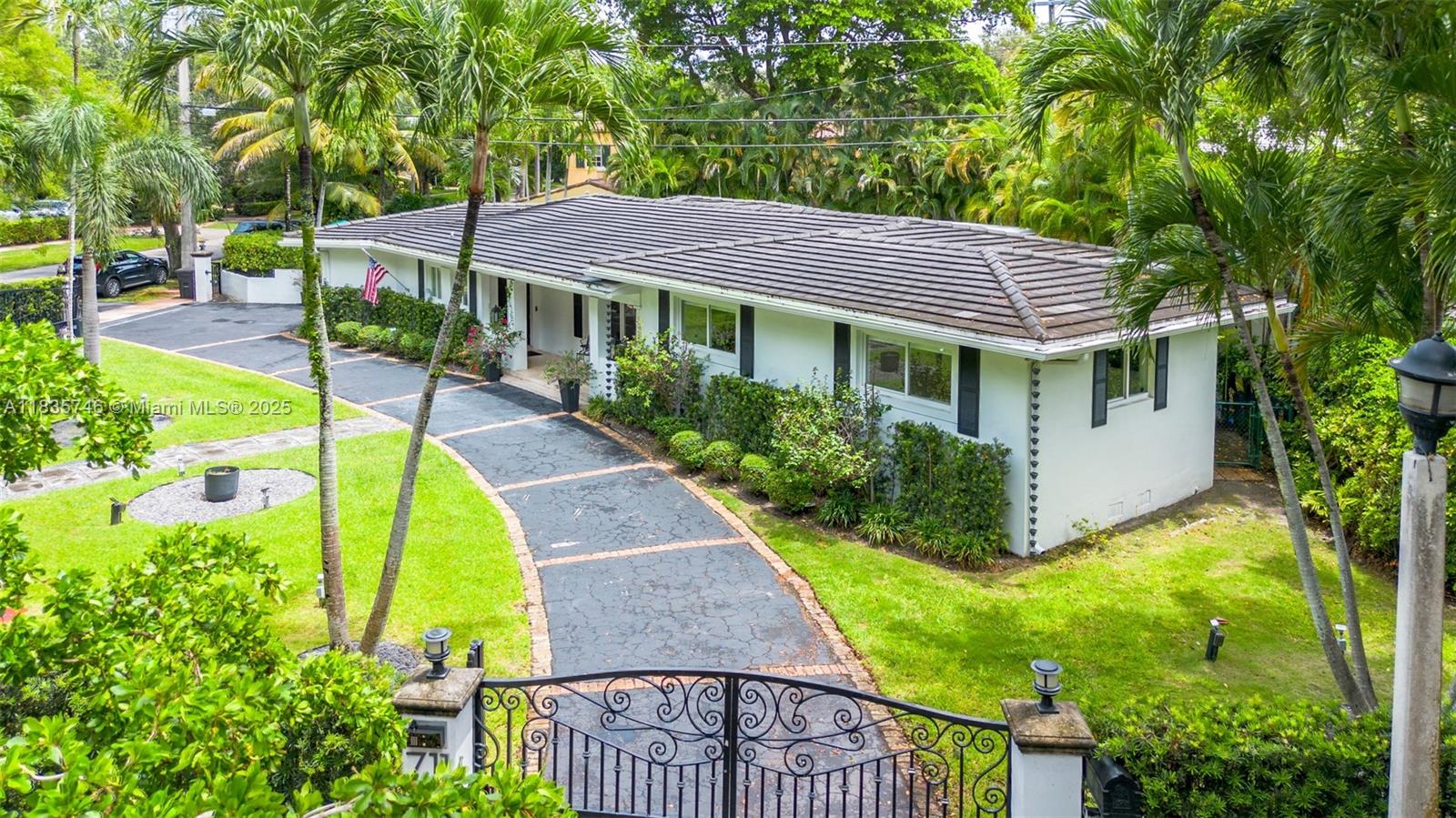 711 Sunset Rd, Coral Gables, FL, 33143/$2,395,000 4 711 Sunset Rd