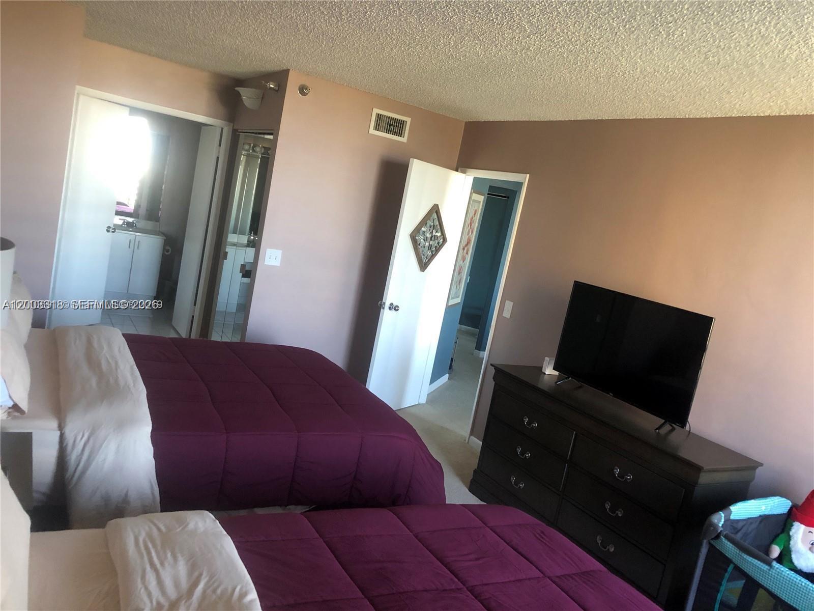 PARC CENTRAL AVENTURA SOU - Residential Lease