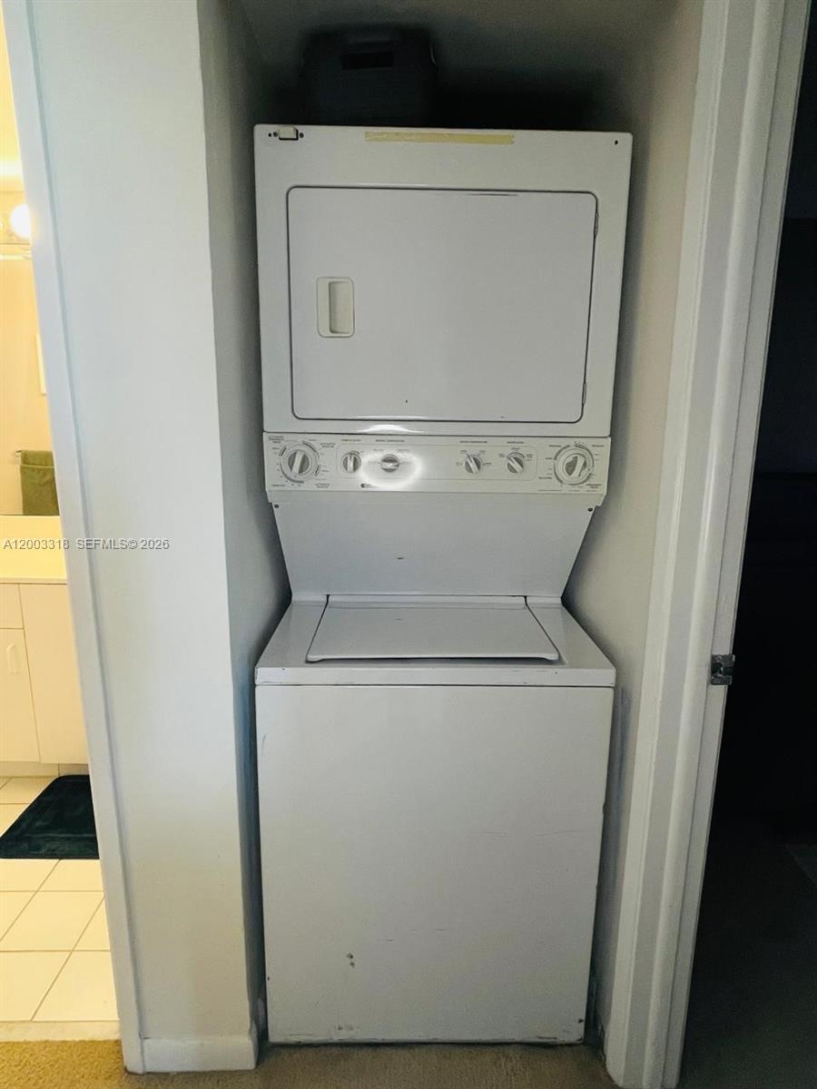 PARC CENTRAL AVENTURA SOU - Residential Lease