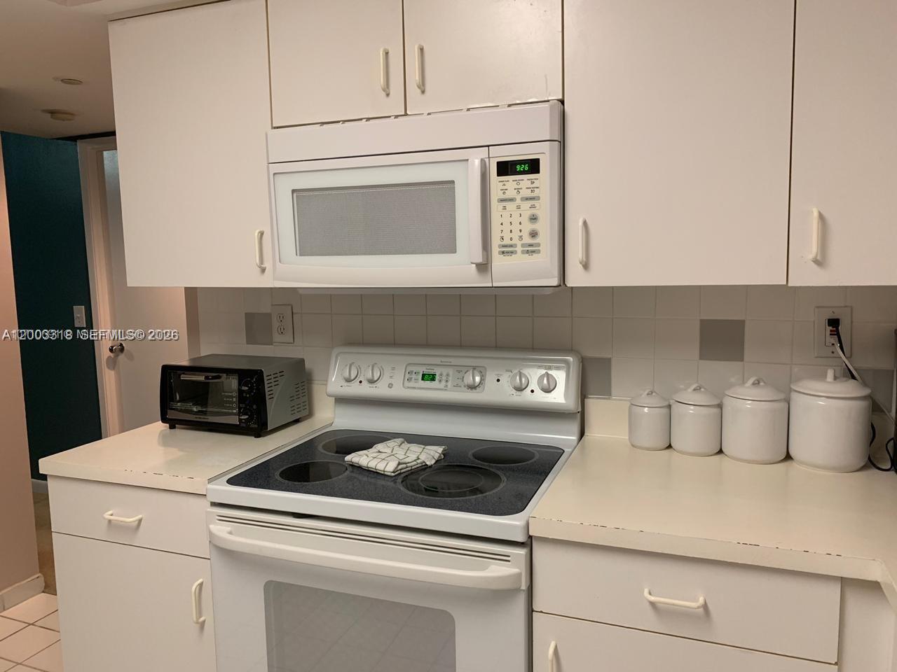 PARC CENTRAL AVENTURA SOU - Residential Lease