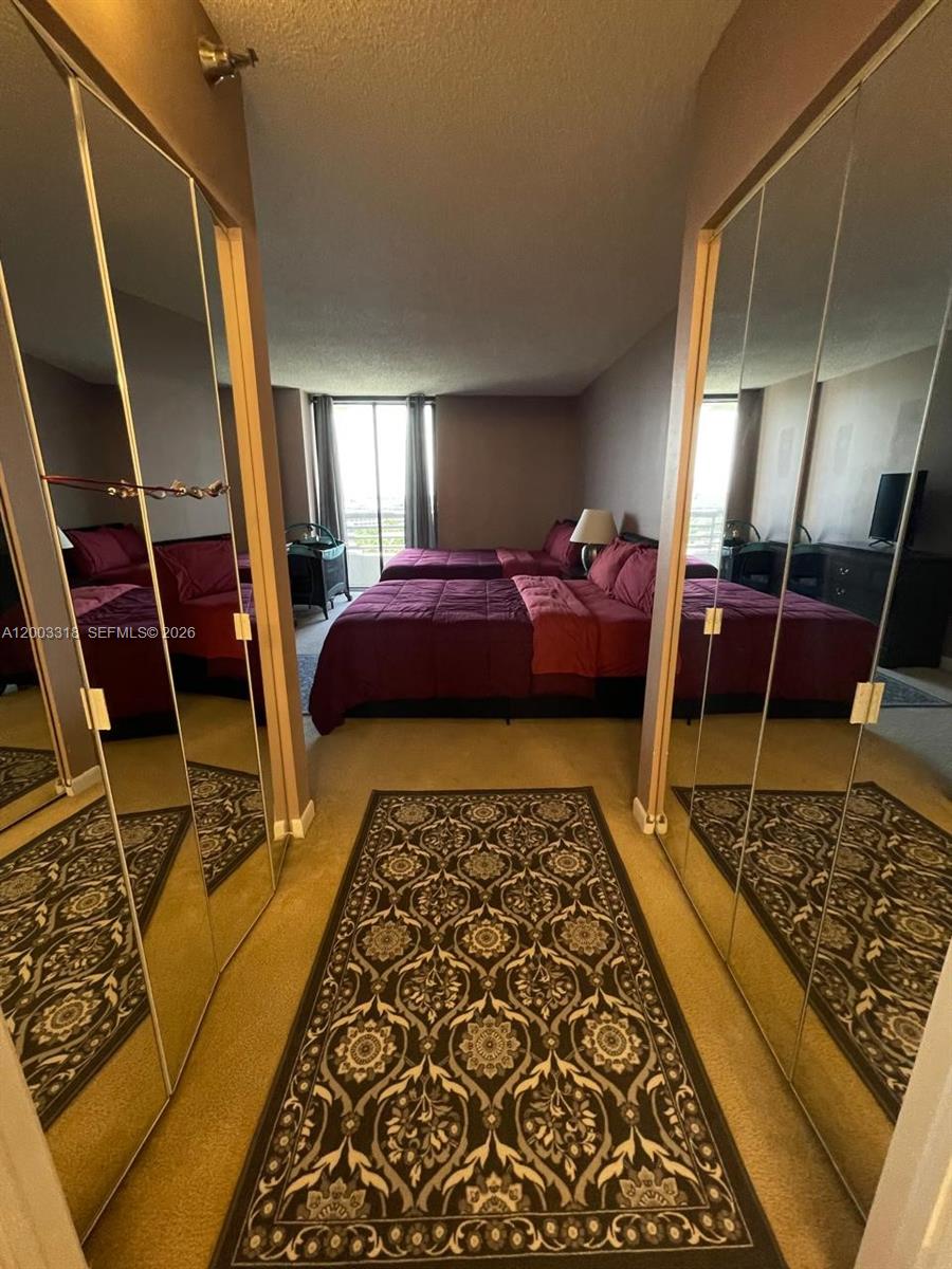 PARC CENTRAL AVENTURA SOU - Residential Lease