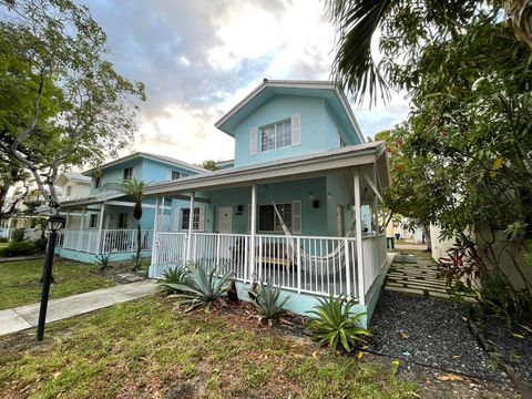 325 NW 19th Ln 30 Miami FL 33136