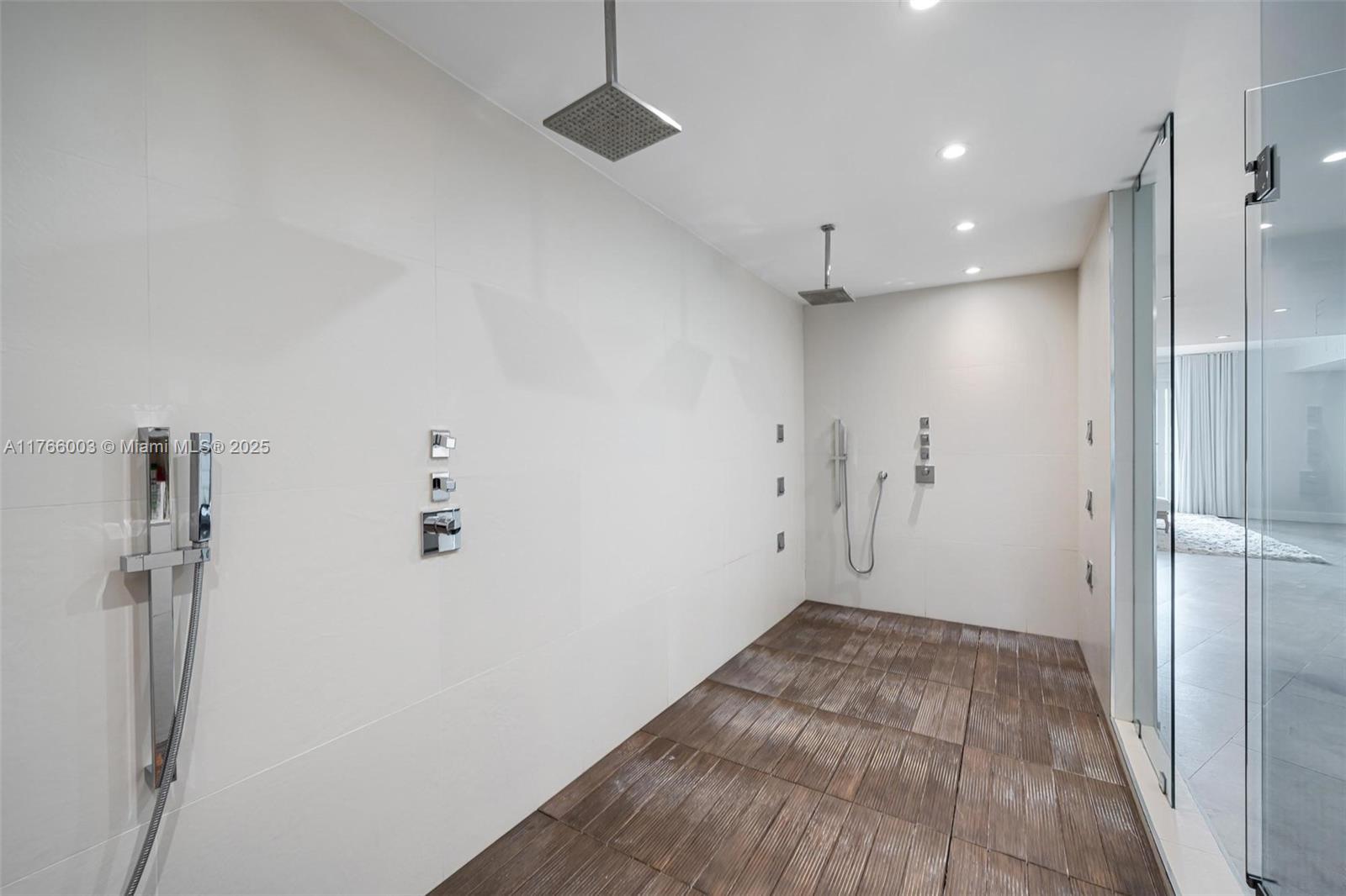 BAYSIDE VILLAGE EAST - Residential