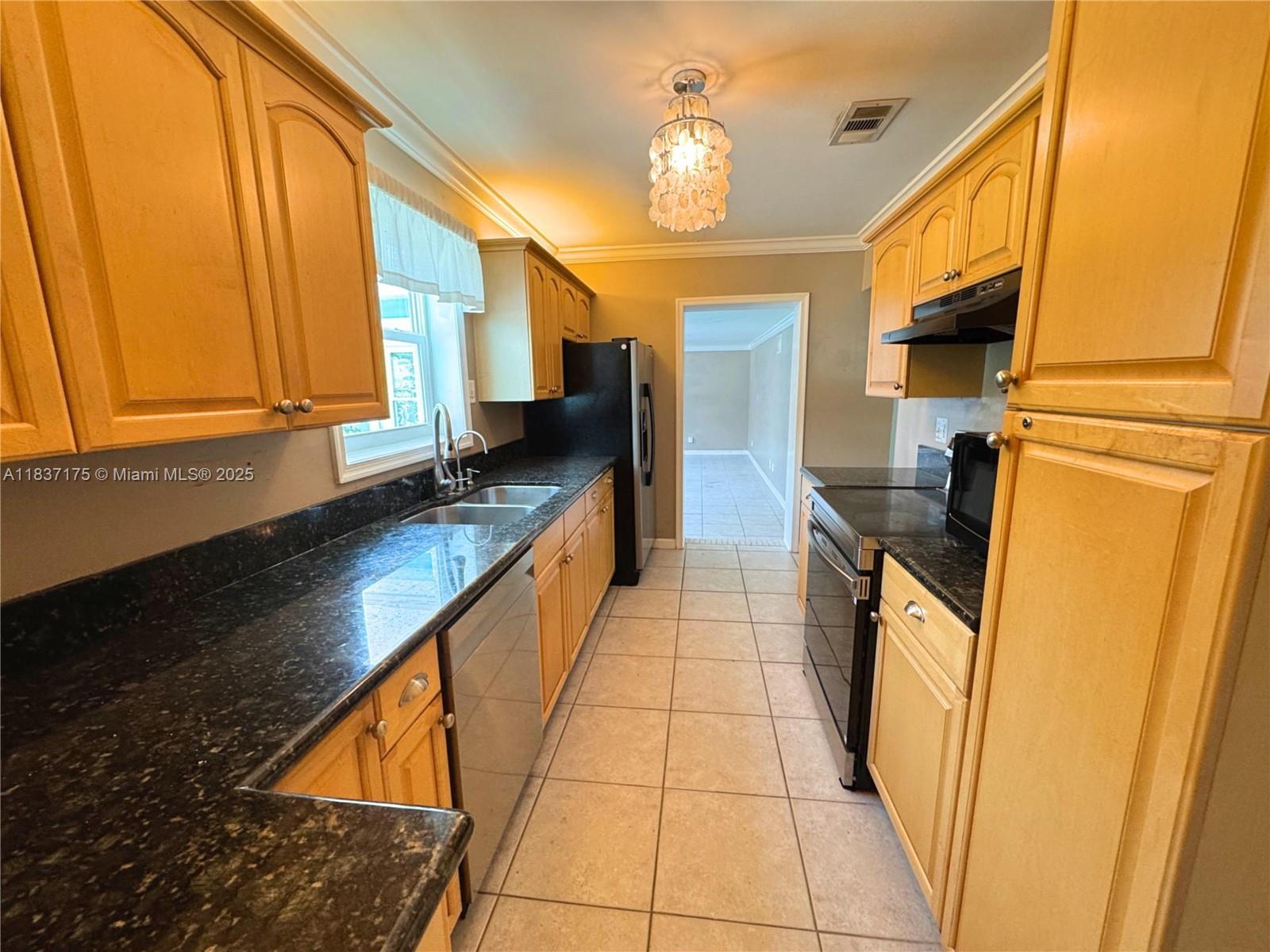 813 Date Palm Dr