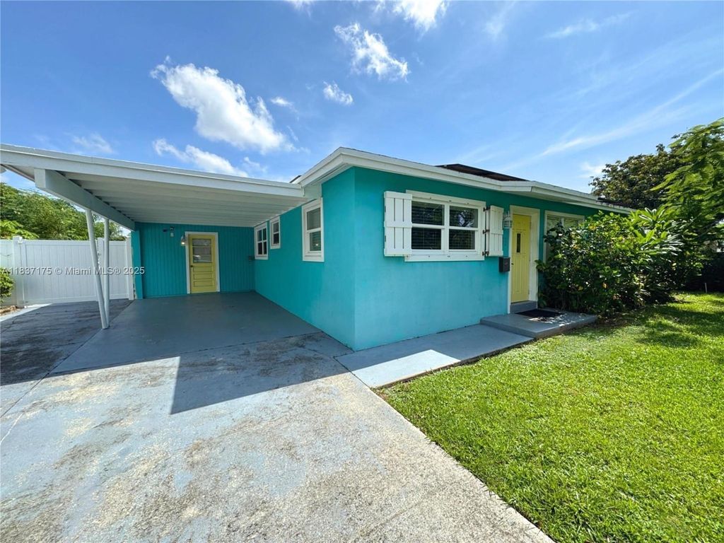 Photo of 813 Date Palm Dr, Lake Park, FL 33403 (MLS # A11837175)