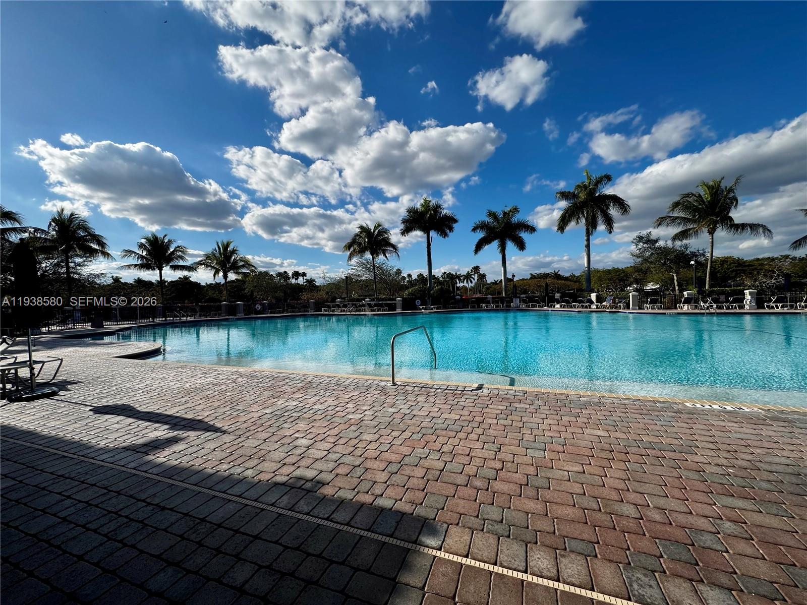 THE SHORES CONDO NO 2 - Residential