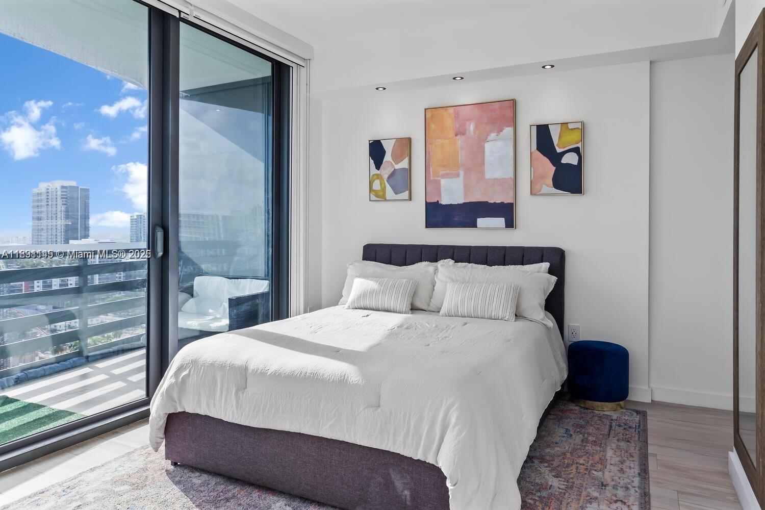 ICON BAY CONDO - Residential Lease